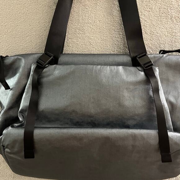 Timbuk2 Studio Tote 2165 Shiny Black Silver Crinkled - Picture 5 of 7